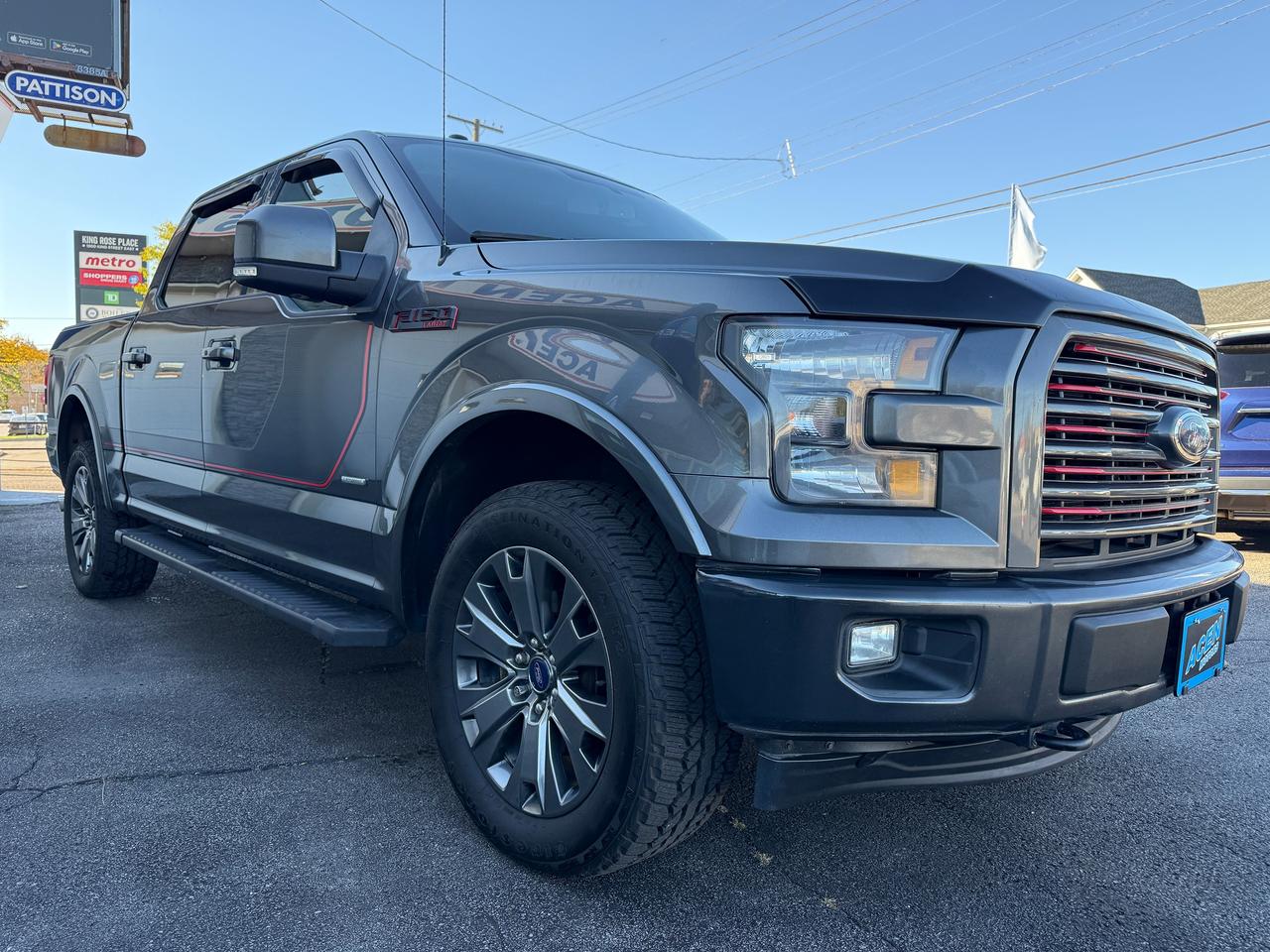 2017 Ford F-150 4WD SUPERCREW 145" LARIAT Photo4