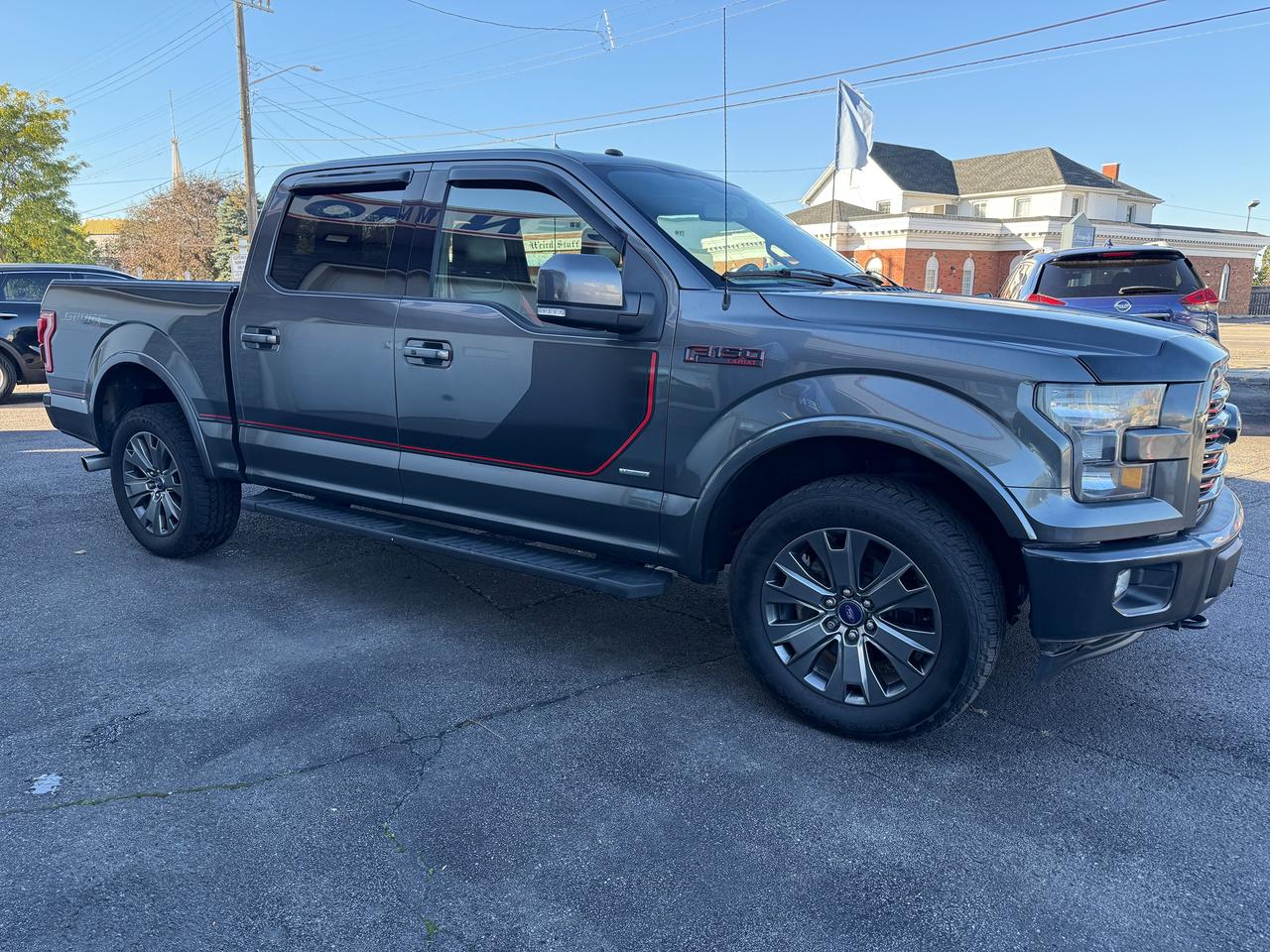 2017 Ford F-150 4WD SUPERCREW 145" LARIAT Photo