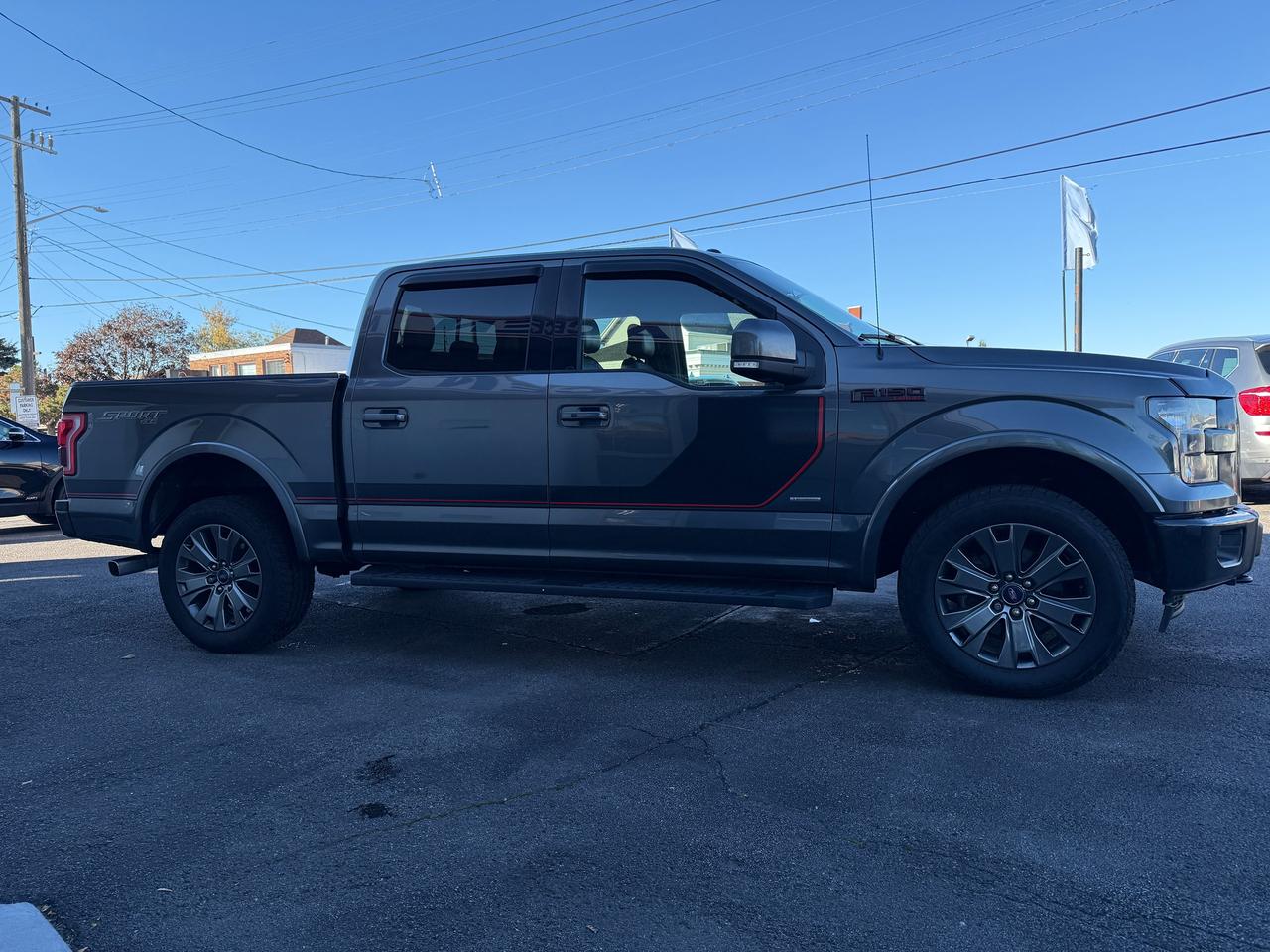 2017 Ford F-150 4WD SUPERCREW 145" LARIAT Photo