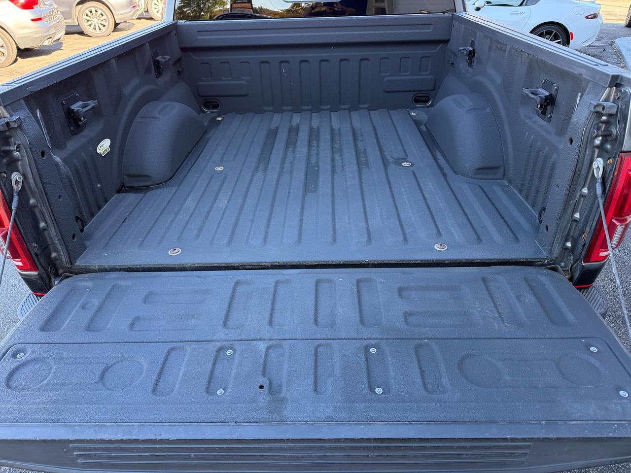 2017 Ford F-150 4WD SUPERCREW 145" LARIAT Photo