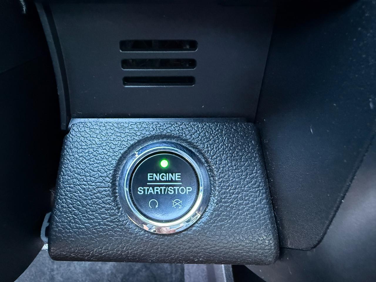 2017 Ford F-150 4WD SUPERCREW 145" LARIAT Photo