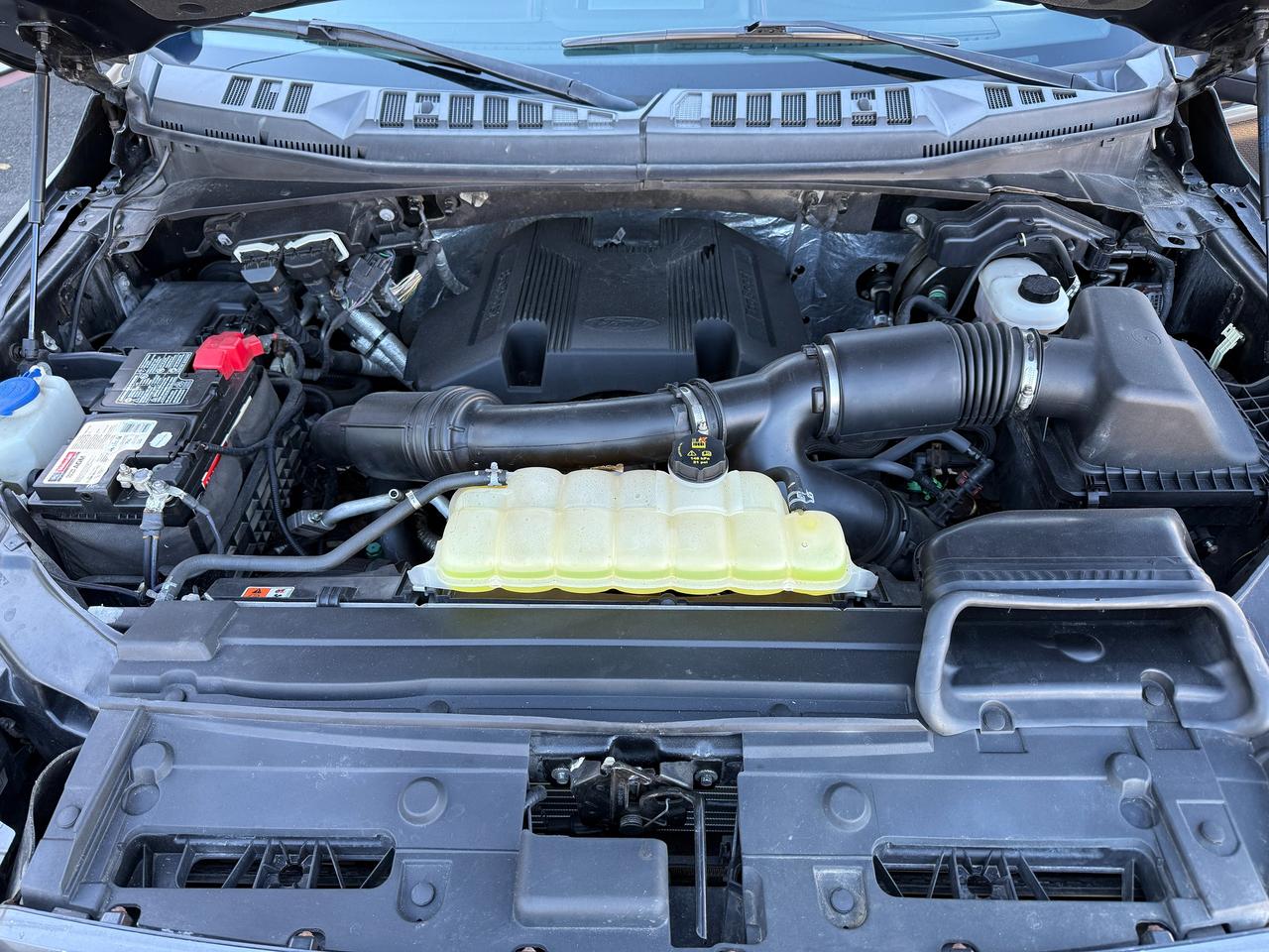 2017 Ford F-150 4WD SUPERCREW 145" LARIAT Photo