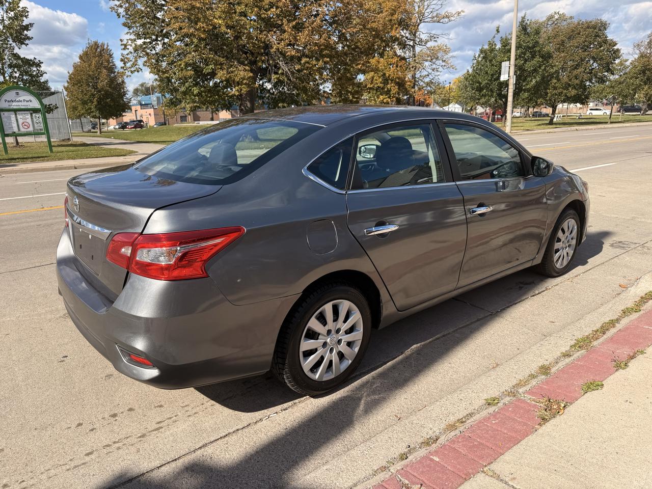 2017 Nissan Sentra 4dr Sdn Man S Photo