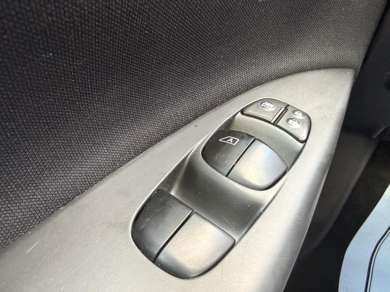 2017 Nissan Sentra 4dr Sdn Man S Photo