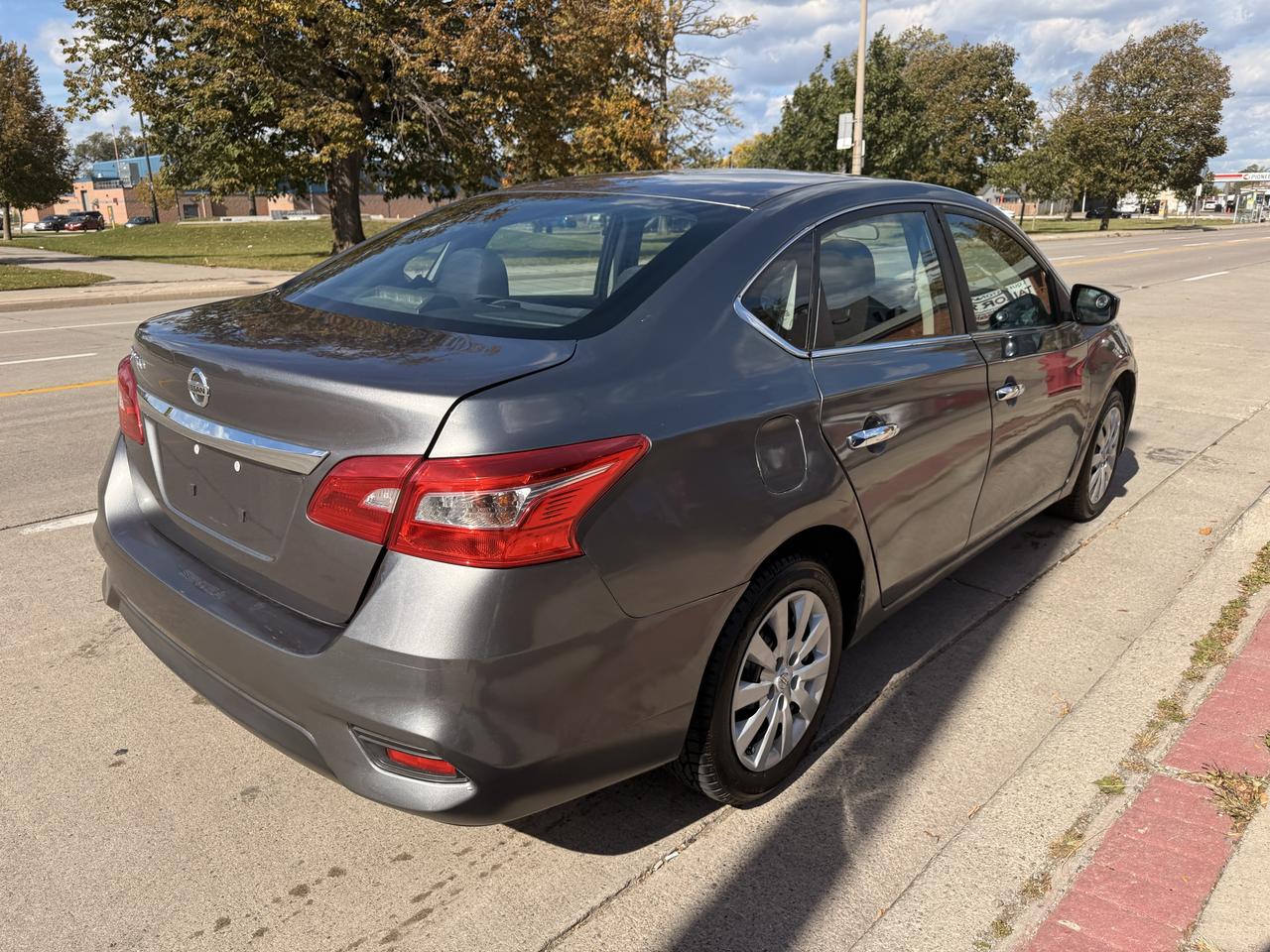 2017 Nissan Sentra 4dr Sdn Man S Photo