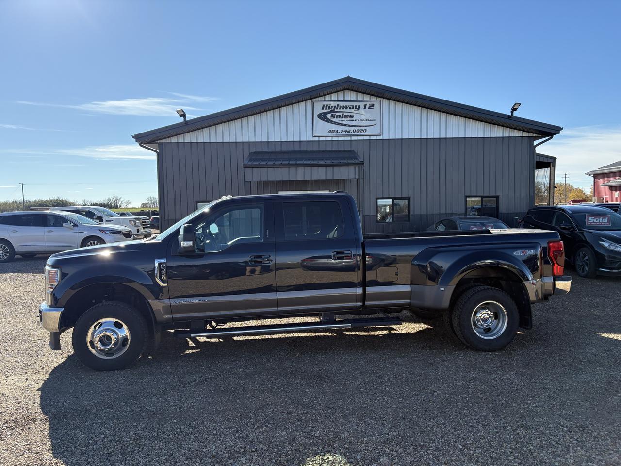 2022 Ford SUPER DUTY F-350 DRW Lariat - Photo #1