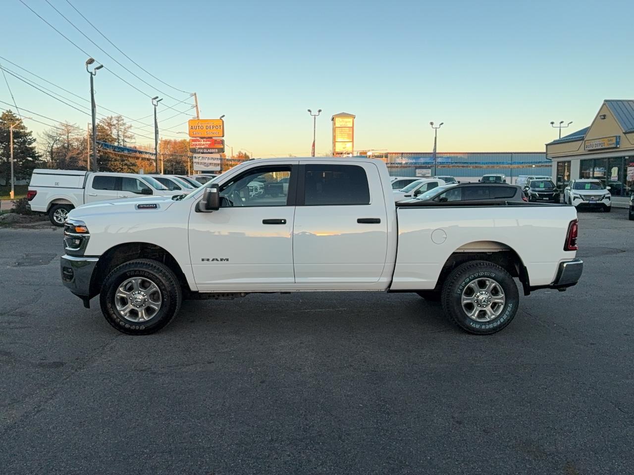 2026 RAM 3500 Big Horn 4x4 Crew Cab 6.4L8cylHemi 6'4" Box Photo