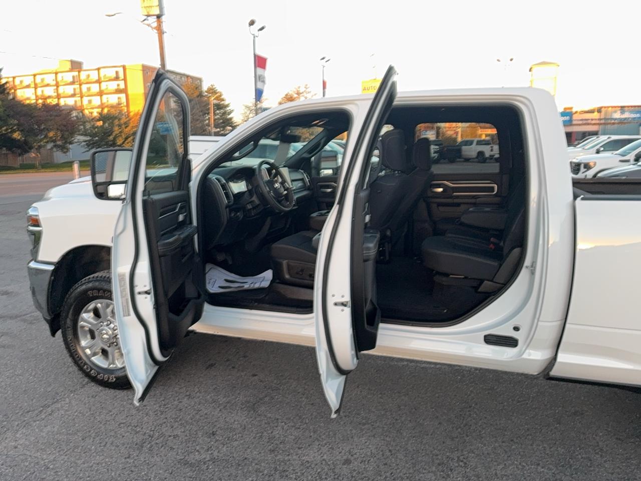 2026 RAM 3500 Big Horn 4x4 Crew Cab 6.4L8cylHemi 6'4" Box Photo