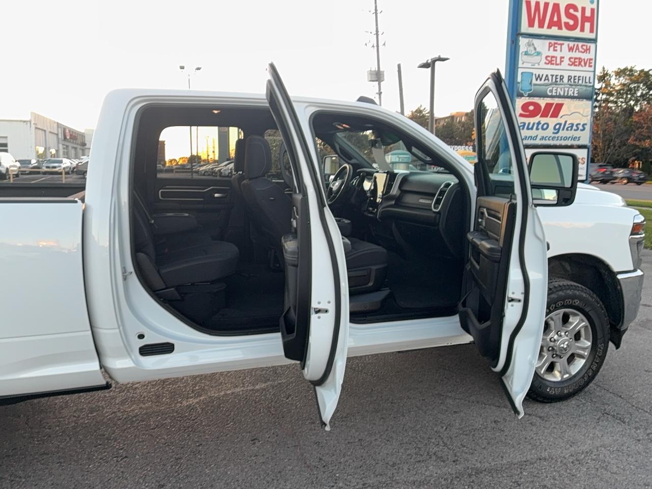 2026 RAM 3500 Big Horn 4x4 Crew Cab 6.4L8cylHemi 6'4" Box Photo