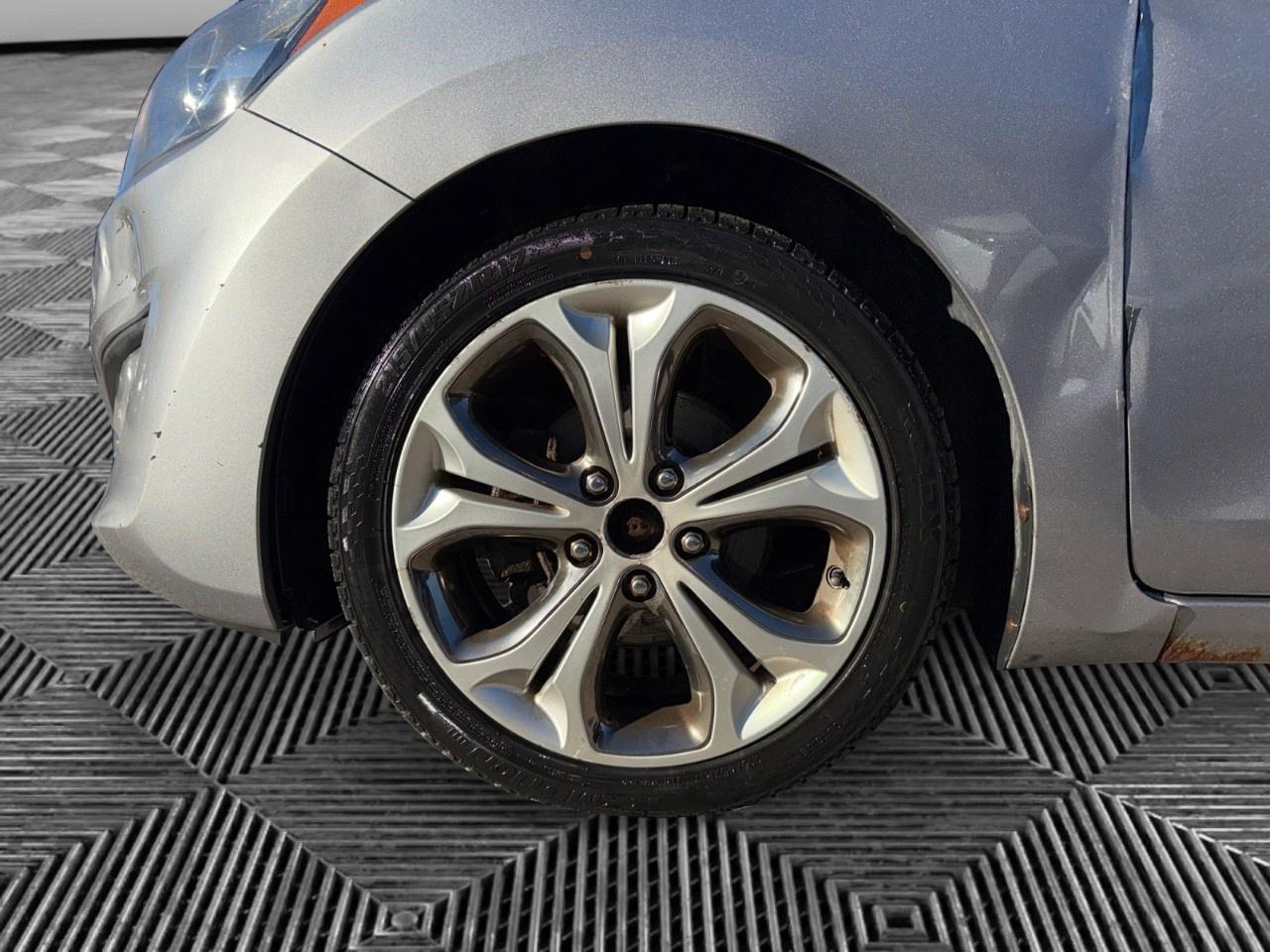 2013 Hyundai Elantra GT SE at Photo