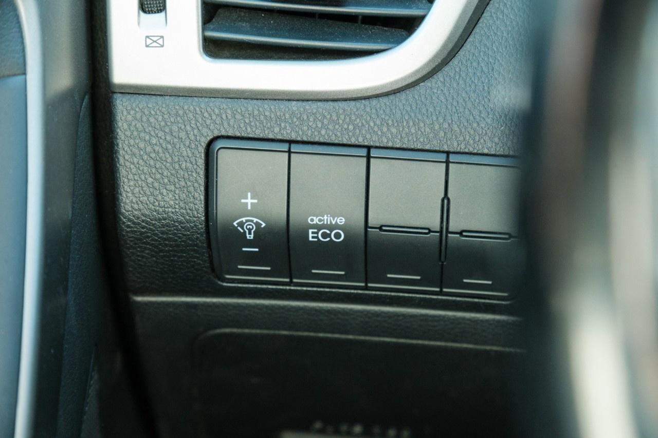 2013 Hyundai Elantra GT SE at Photo