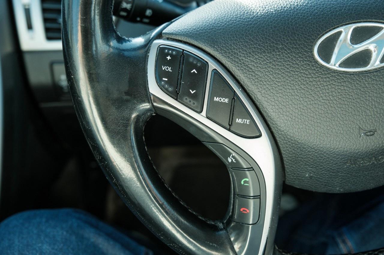 2013 Hyundai Elantra GT SE at Photo
