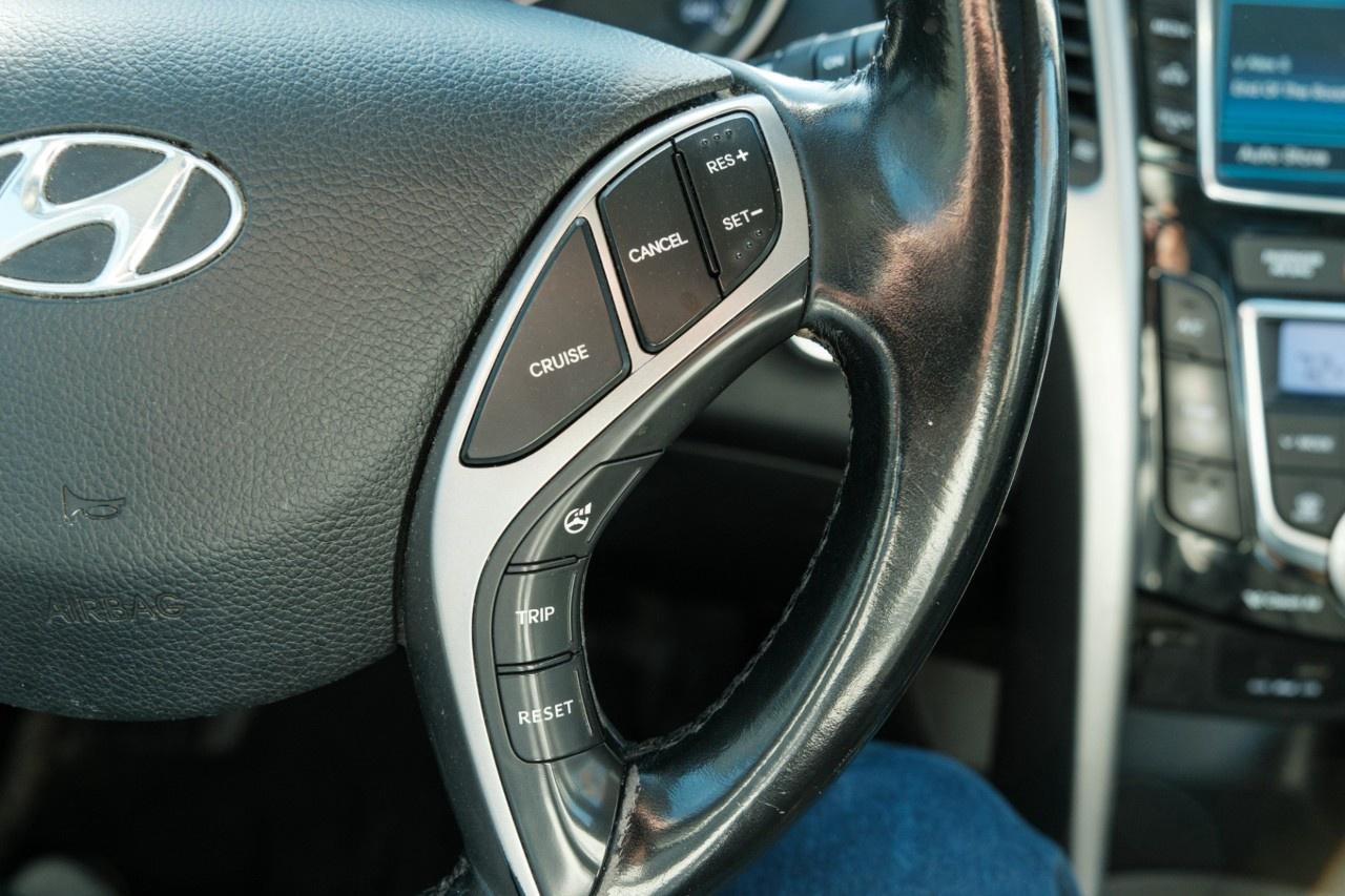 2013 Hyundai Elantra GT SE at Photo