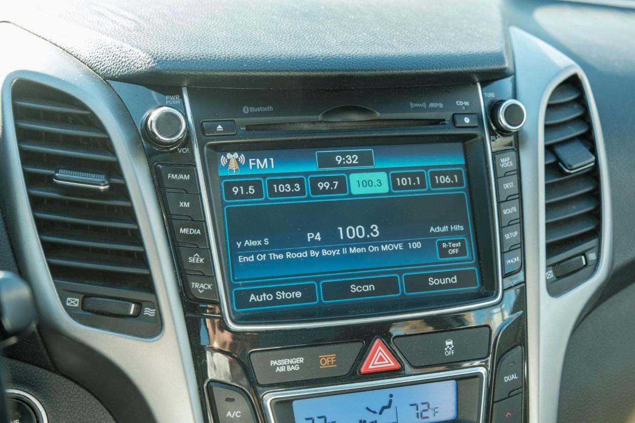 2013 Hyundai Elantra GT SE at Photo