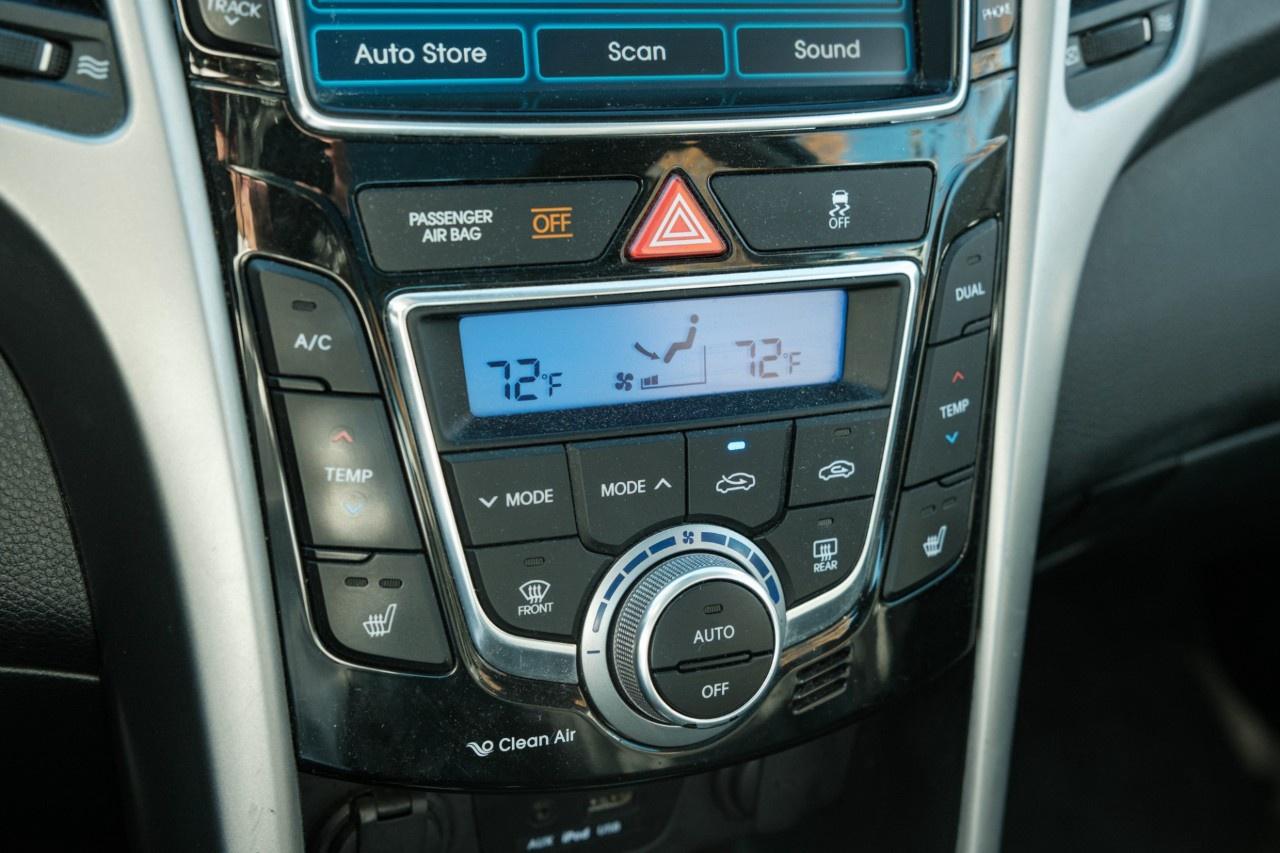 2013 Hyundai Elantra GT SE at Photo