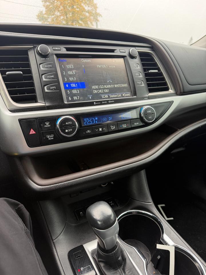 2017 Toyota Highlander AWD 4dr LE Photo