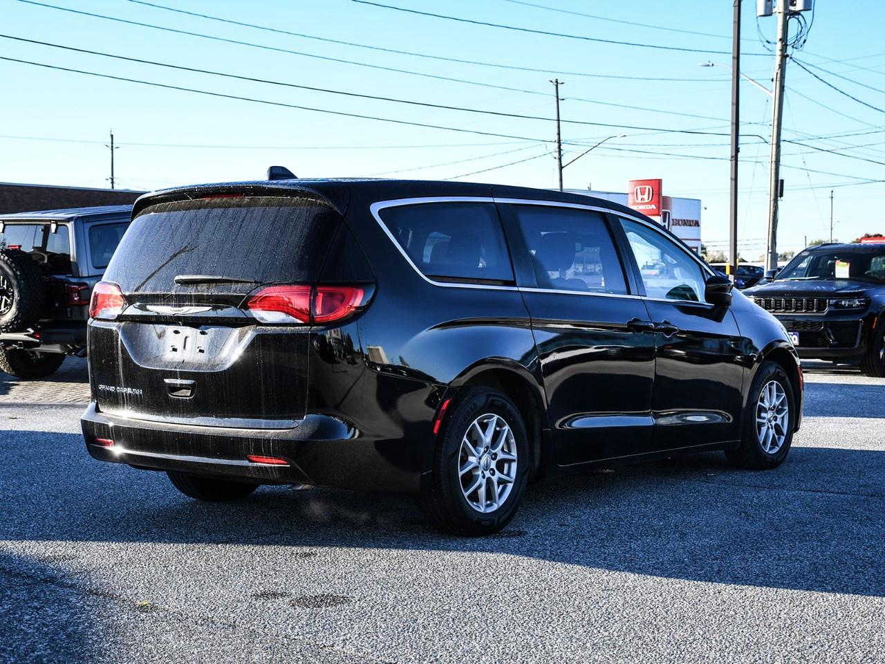 2024 Dodge Grand Caravan SXT 2WD Photo