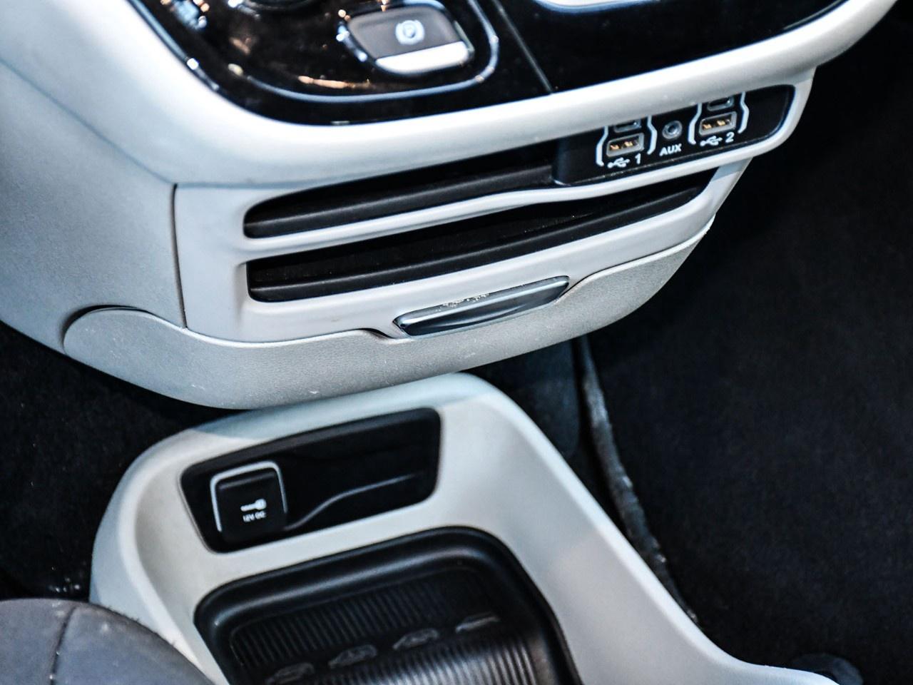 2024 Dodge Grand Caravan SXT 2WD Photo