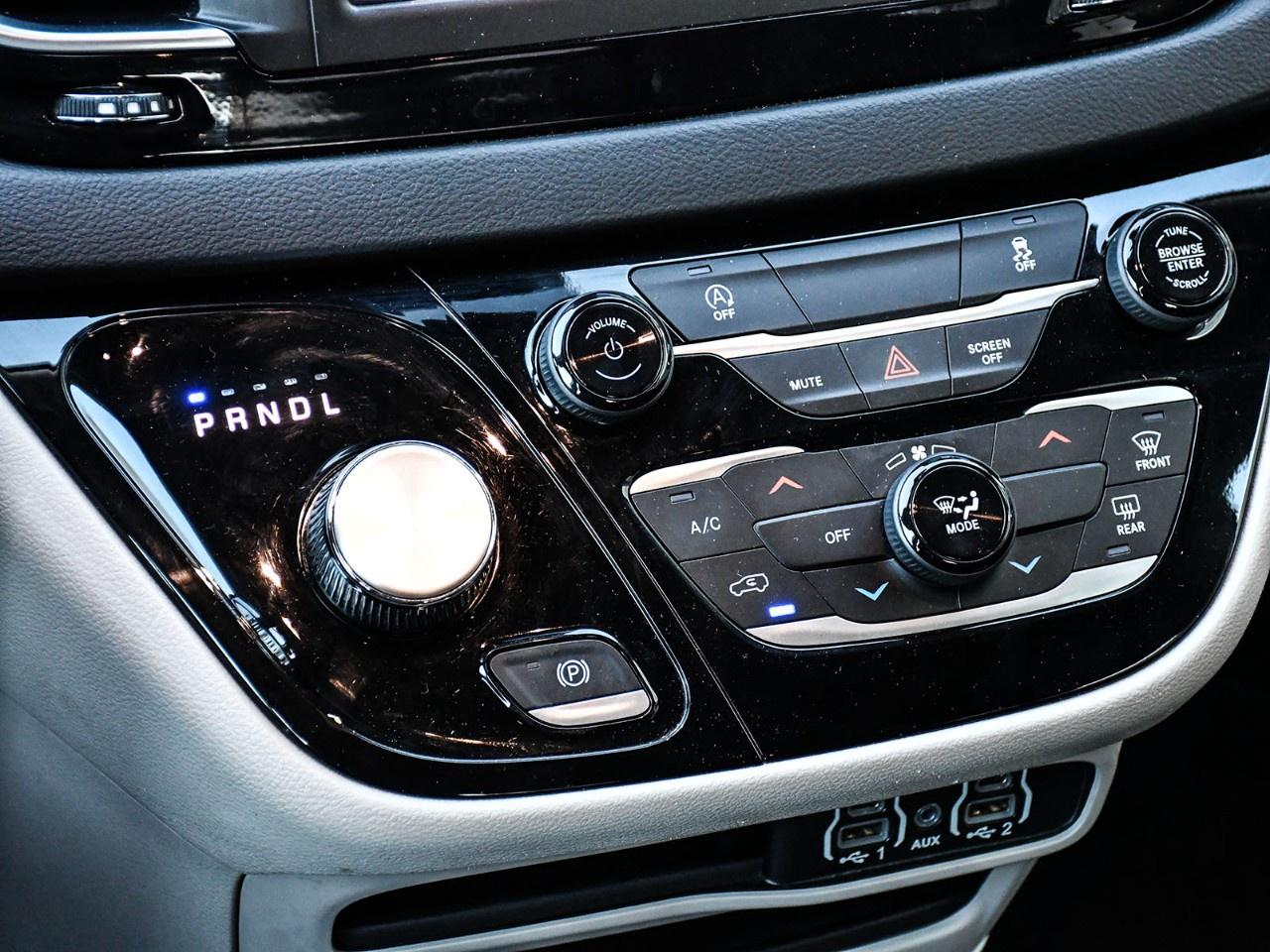 2024 Dodge Grand Caravan SXT 2WD Photo