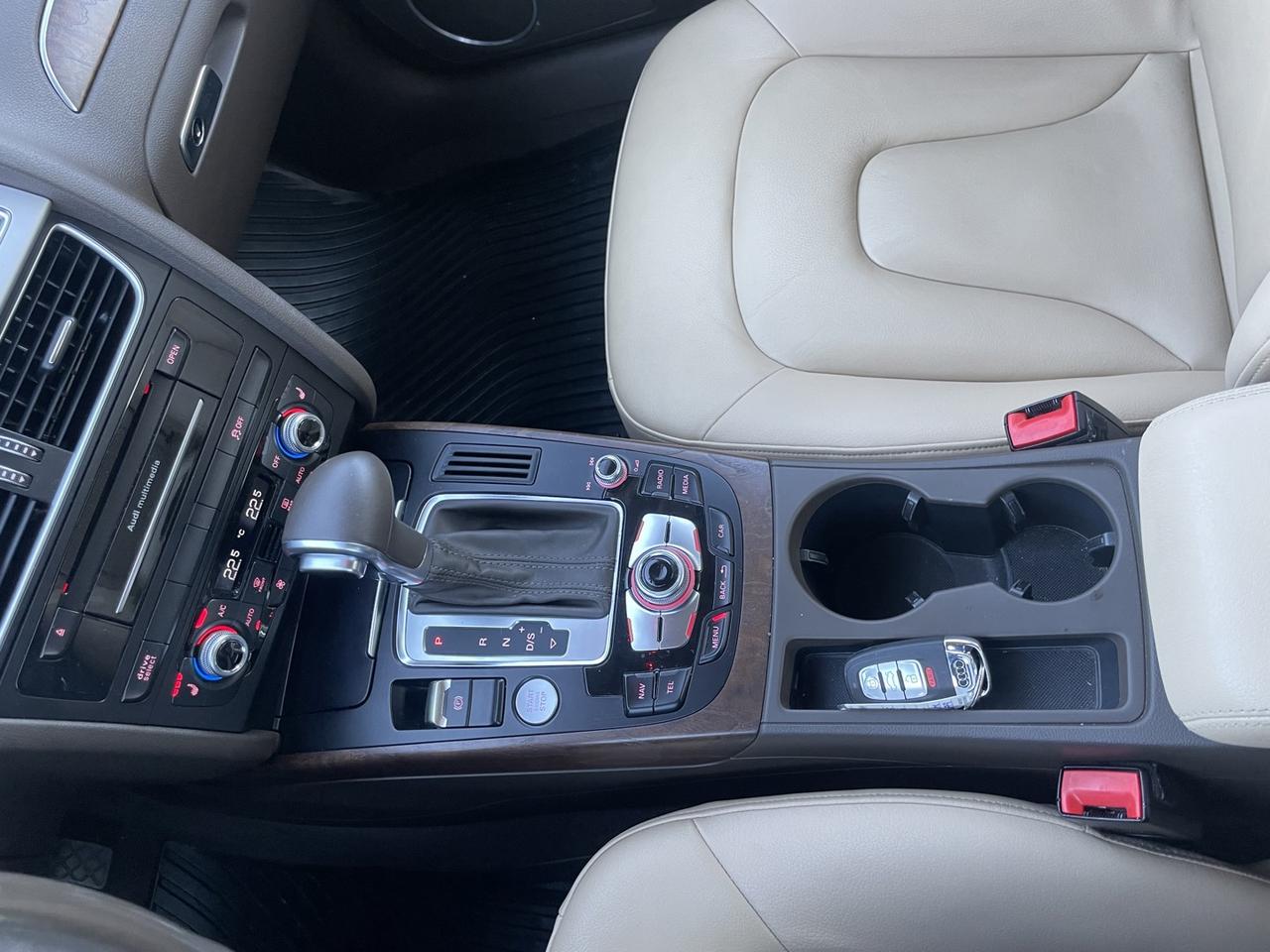 2015 Audi A4 2.0T quattro Technik *S-Line Photo