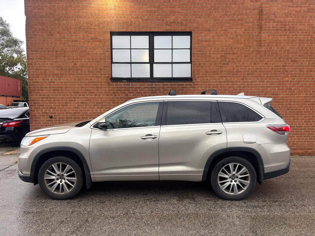 2016 Toyota Highlander AWD 4DR XLE Photo5
