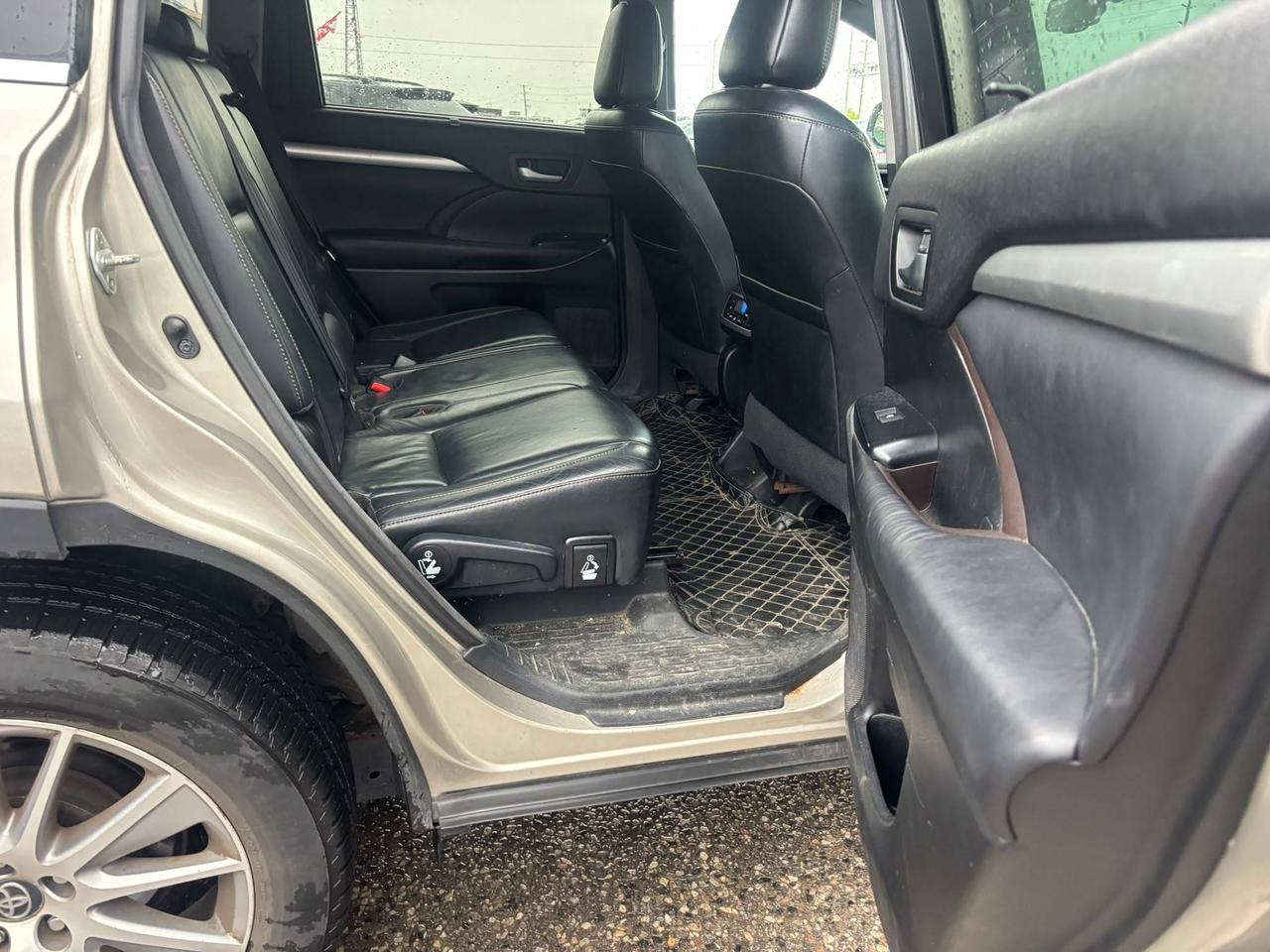 2016 Toyota Highlander AWD 4DR XLE Photo