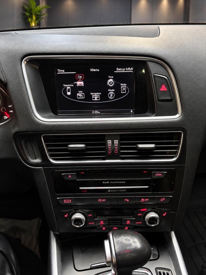 2015 Audi Q5 quattro 4dr 3.0T Technik Photo