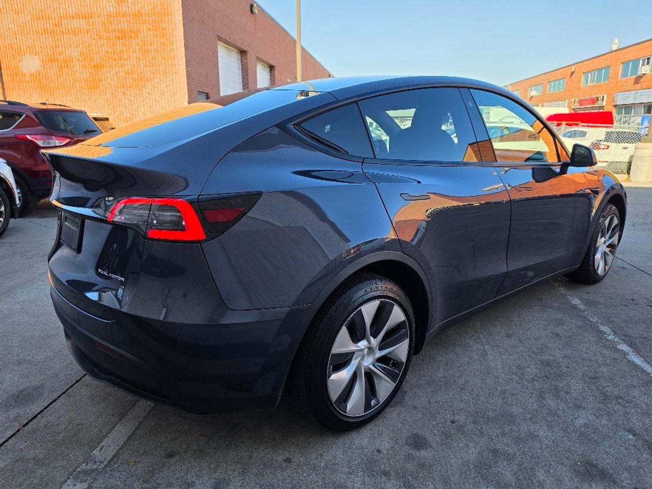 2021 Tesla Model Y LONG RANGE AWD DUAL MOTOR-CERTIFIED Photo