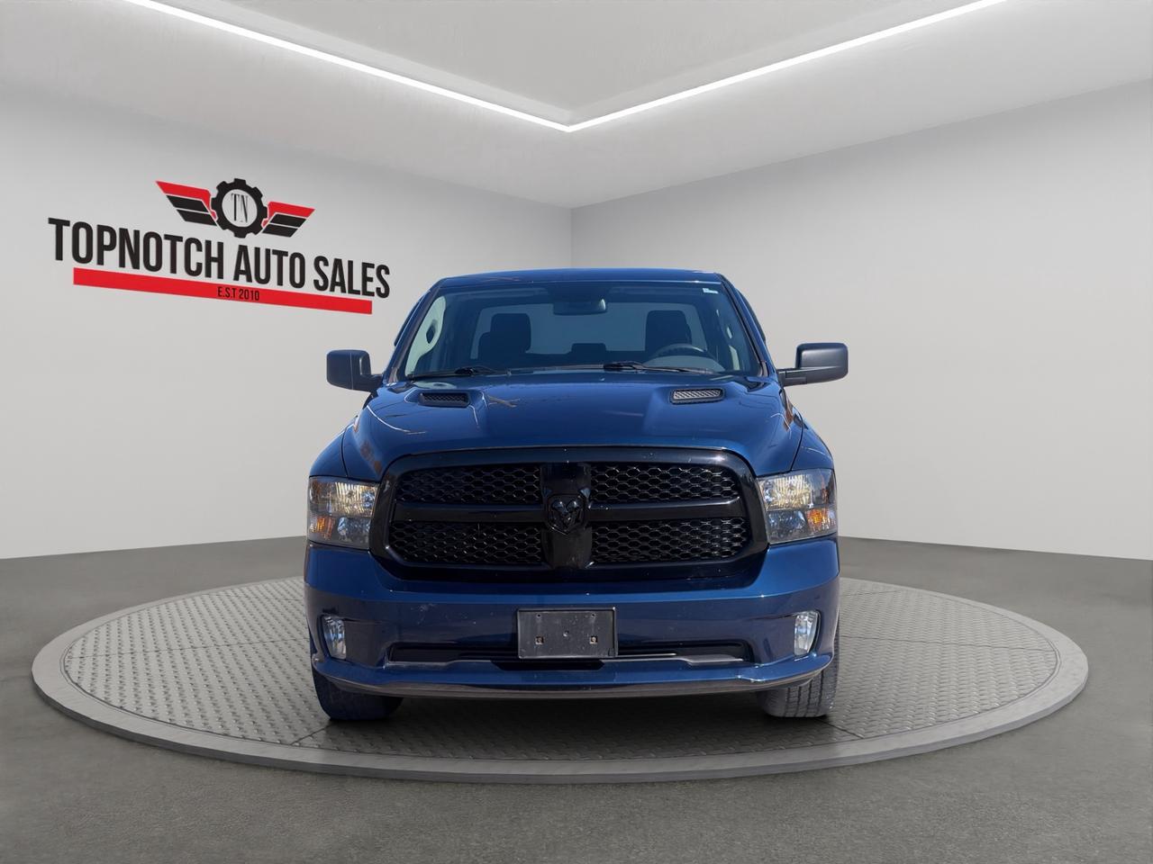 2019 RAM 1500 Classic EXPRESS 4X4 CREW CAB 5'7" BOX Photo2