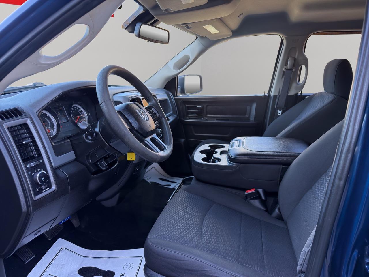 2019 RAM 1500 Classic EXPRESS 4X4 CREW CAB 5'7" BOX Photo