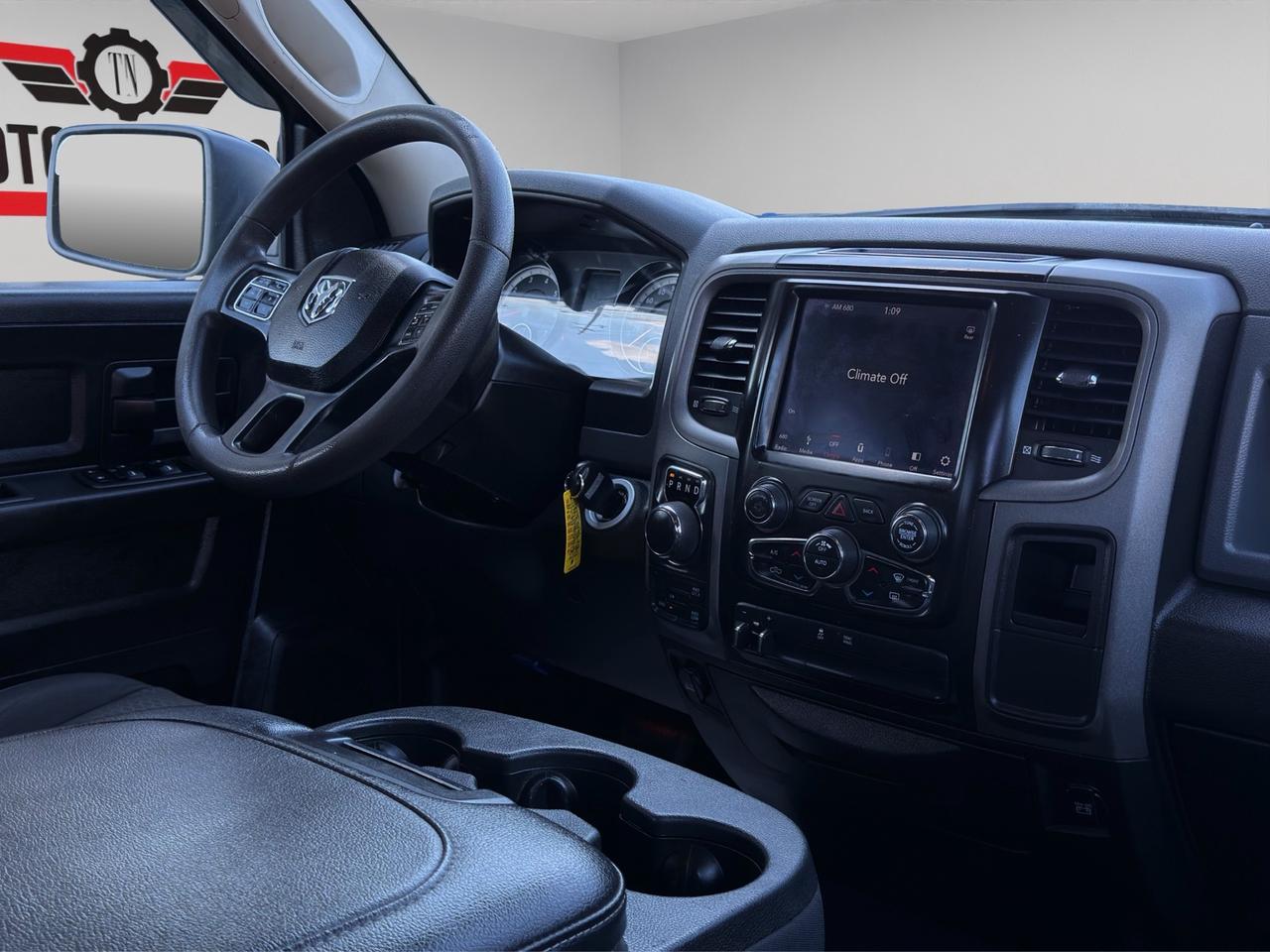 2019 RAM 1500 Classic EXPRESS 4X4 CREW CAB 5'7" BOX Photo