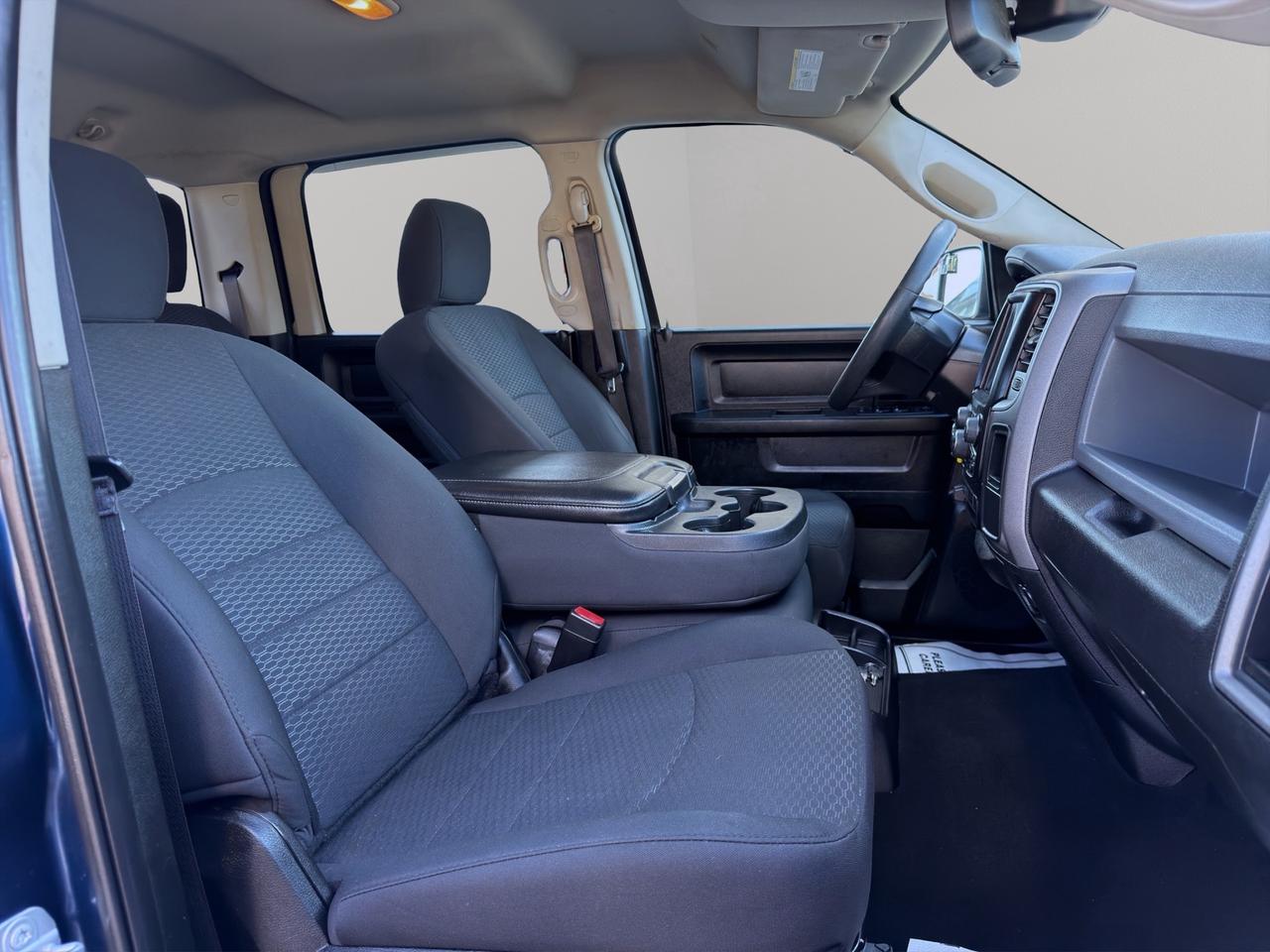 2019 RAM 1500 Classic EXPRESS 4X4 CREW CAB 5'7" BOX Photo