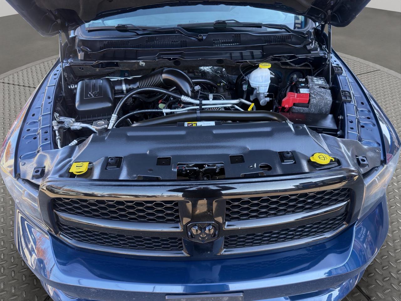 2019 RAM 1500 Classic EXPRESS 4X4 CREW CAB 5'7" BOX Photo