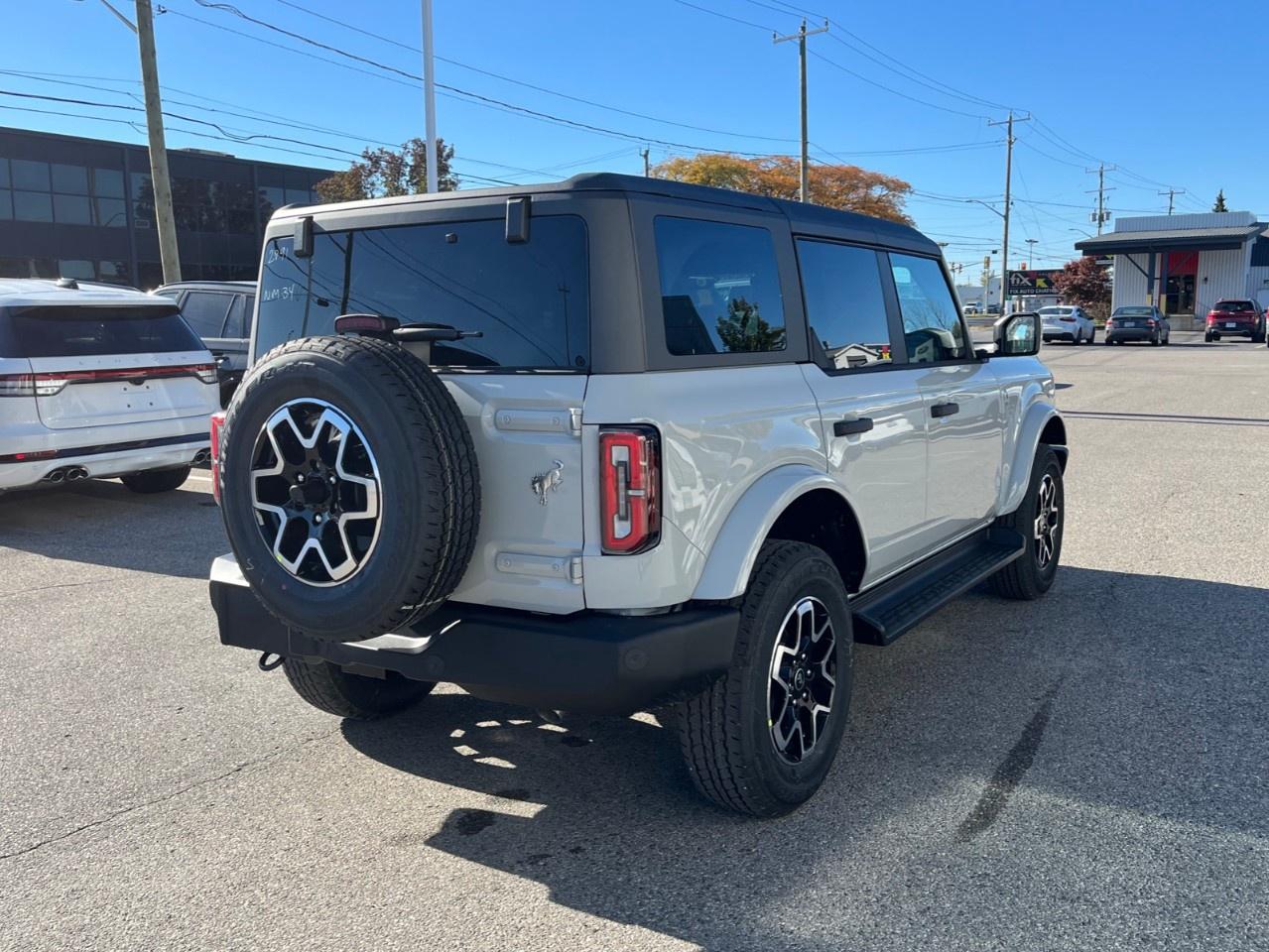 2026 Ford Bronco OUTER BANKS 4 DOOR 4X4 Photo4