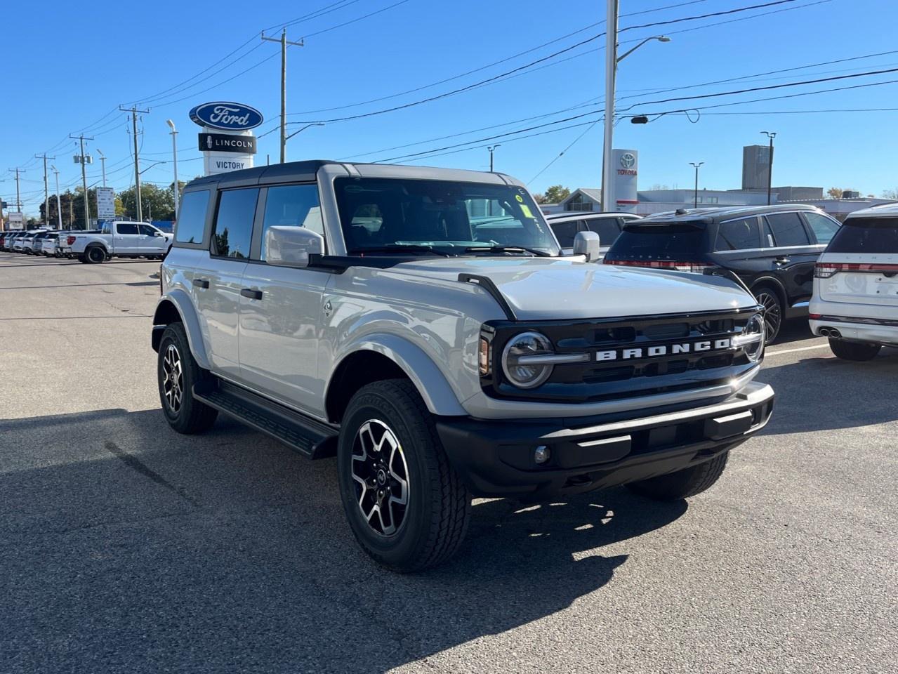 2026 Ford Bronco OUTER BANKS 4 DOOR 4X4 Photo