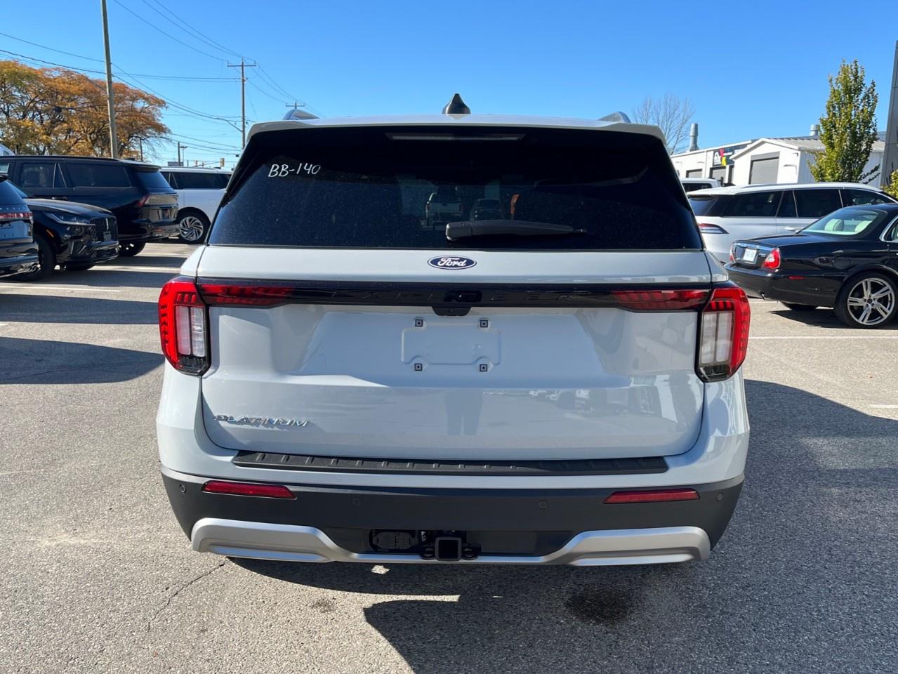 2027 Ford Explorer Platinum 4WD Photo