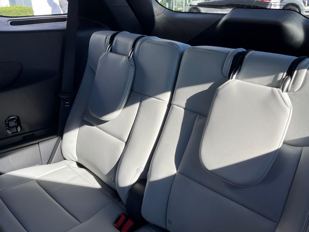 2027 Ford Explorer Platinum 4WD Photo