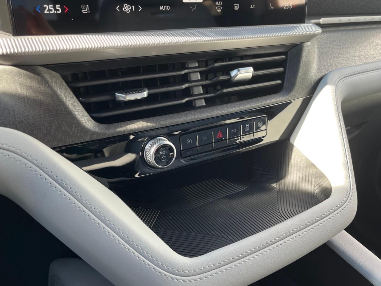 2027 Ford Explorer Platinum 4WD Photo