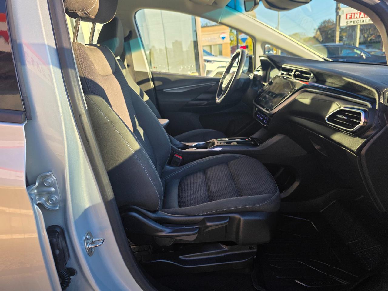 2023 Chevrolet Bolt EV 1LT EV | 400km Range EPA | One Owner | Photo