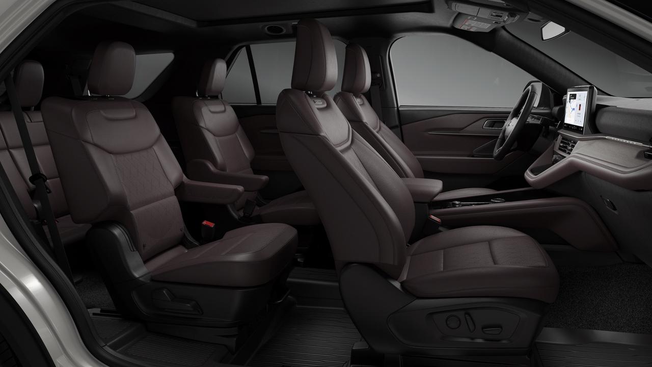 2027 Ford Explorer Platinum Photo5