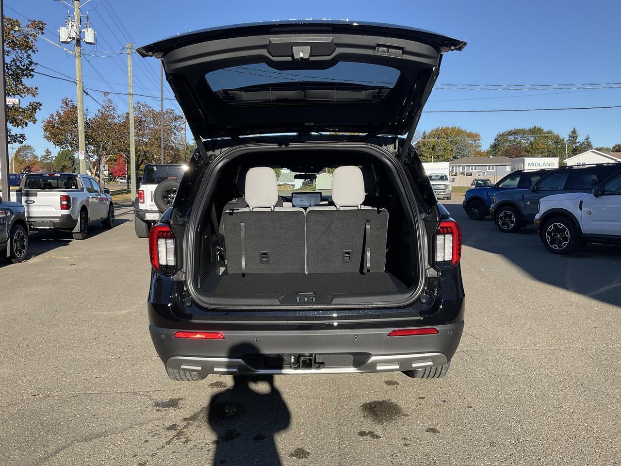 2027 Ford Explorer Active w/200A Pkg Photo4