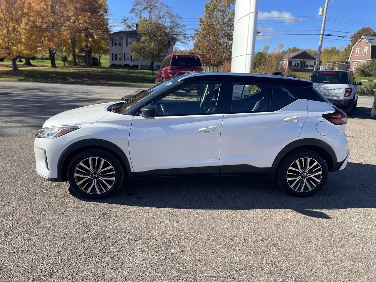 2021 Nissan Kicks SV Photo3