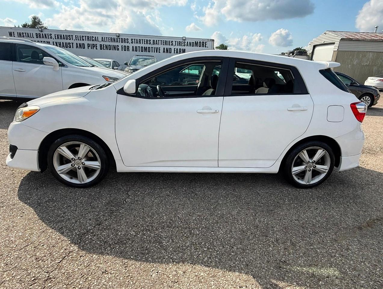 2010 Toyota Matrix XR Photo1