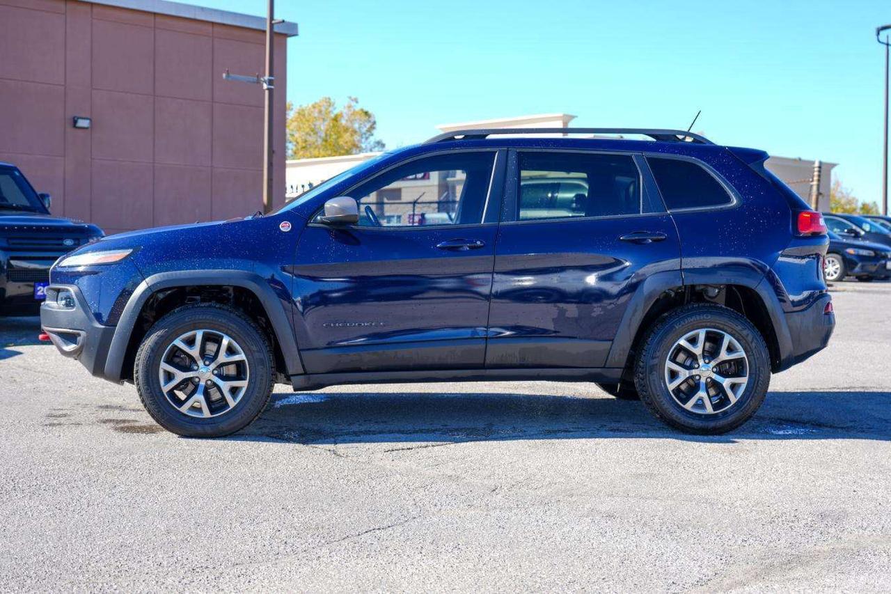 2015 Jeep Cherokee 4WD 4DR TRAILHAWK PANO SUN ROOF GREAT FIRST VEHICL Photo