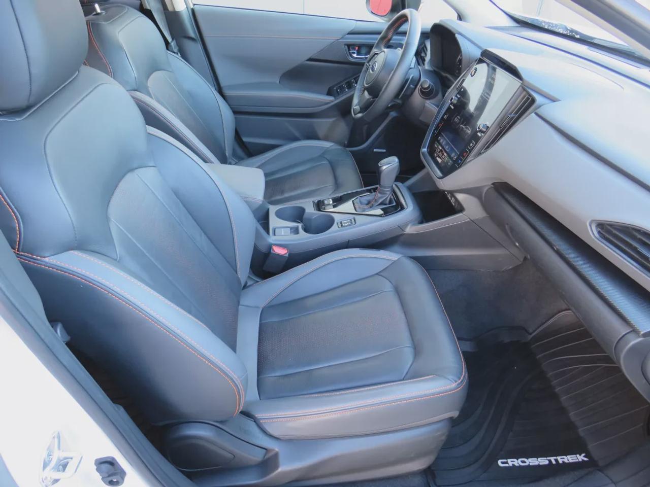 2024 Subaru XV Crosstrek Limited | LOW KMS | AWD | Automatic | Alloy Wheels | Leather Seats | Climate Control | Sunroof | Navigation Photo
