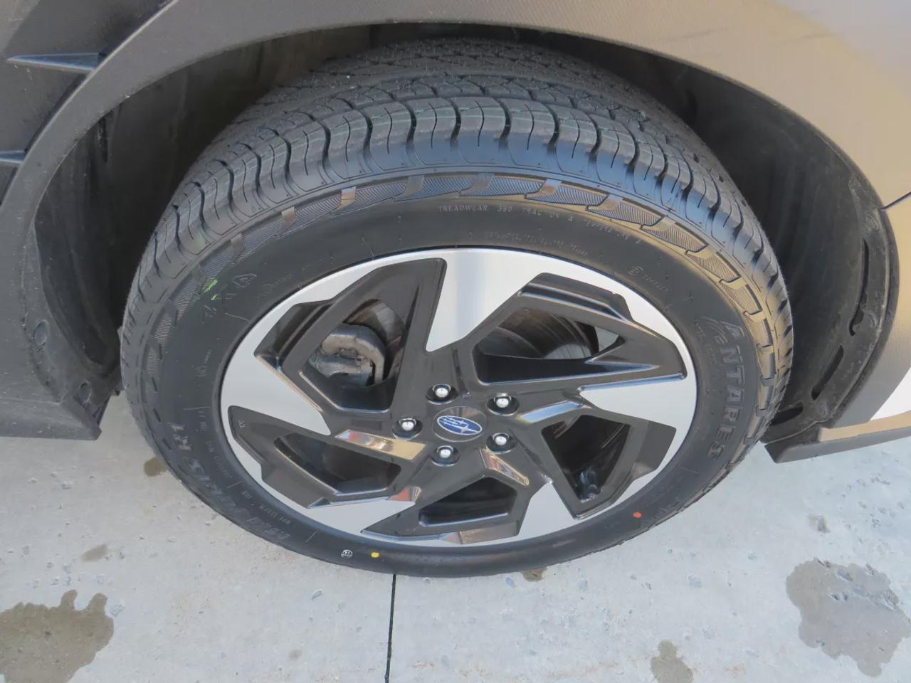 2024 Subaru XV Crosstrek Limited | LOW KMS | AWD | Automatic | Alloy Wheels | Leather Seats | Climate Control | Sunroof | Navigation Photo