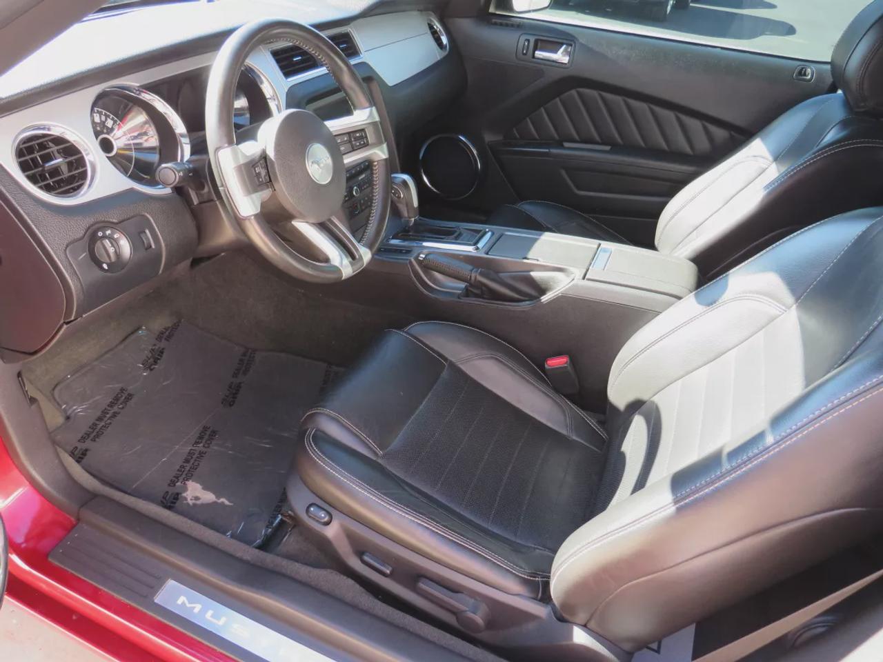 2014 Ford Mustang V6 Premium| LOW KMS | RWD | Automatic | Convertible | Alloy Wheels | Leather Seats | Heated Seats | Back-Up Camera Photo4