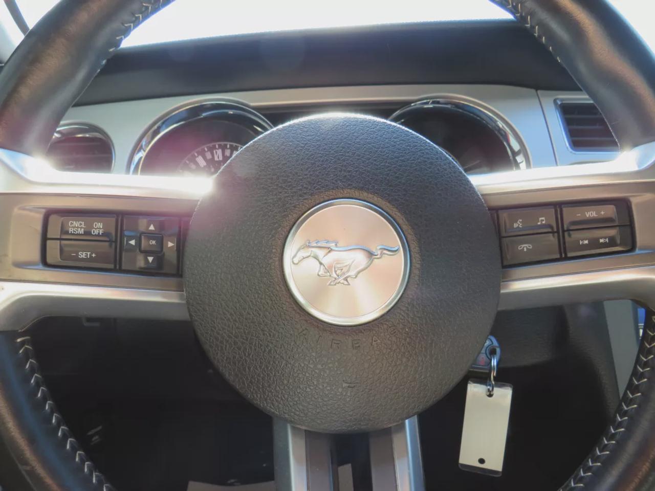 2014 Ford Mustang V6 Premium| LOW KMS | RWD | Automatic | Convertible | Alloy Wheels | Leather Seats | Heated Seats | Back-Up Camera Photo
