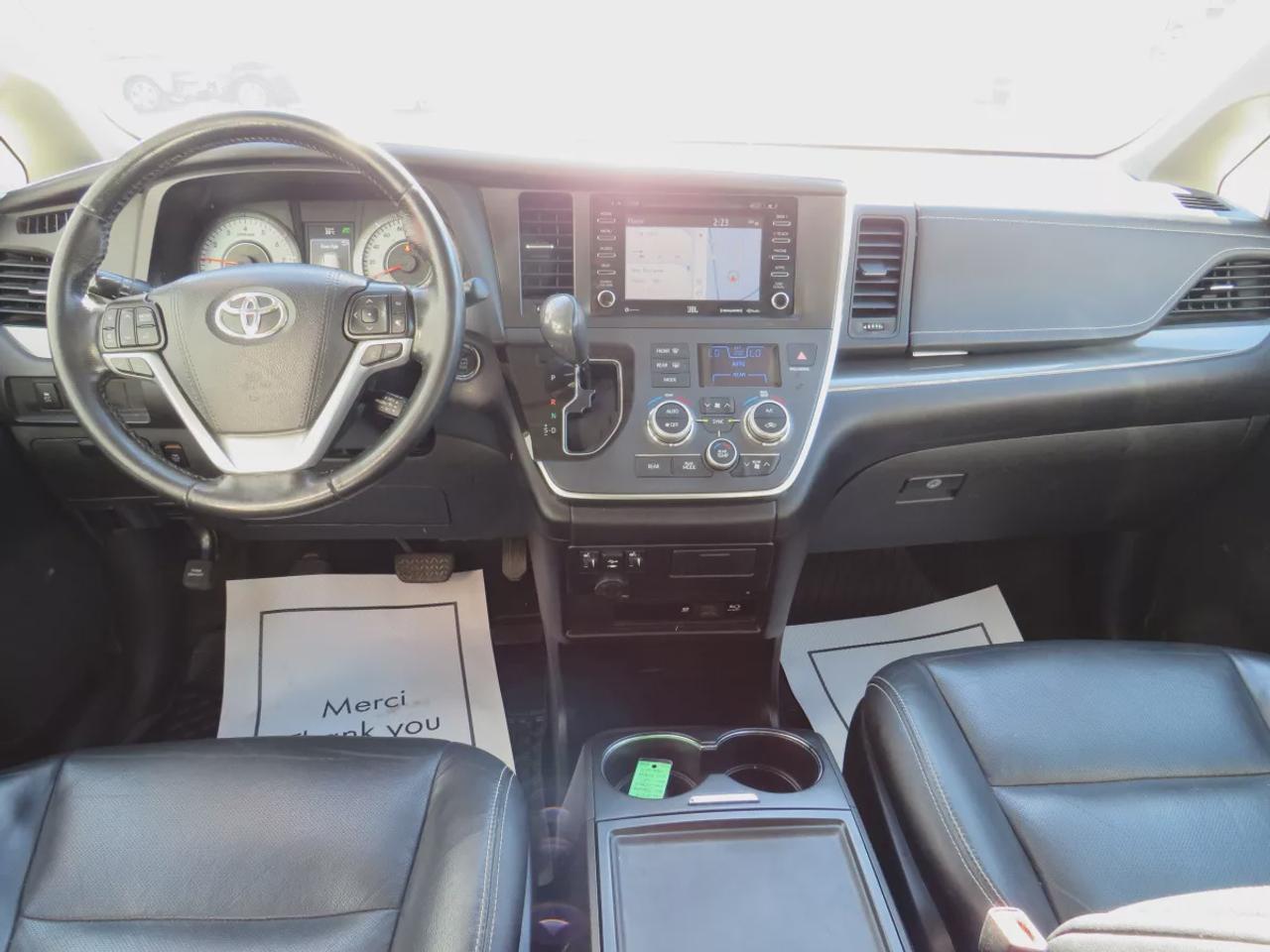 2019 Toyota Sienna SE | LOW KMS | FWD | Automatic | 8-Passenger | Alloy Wheels | Leather Seats | Heated Seats | Climate Control | Apple CarPlay Photo