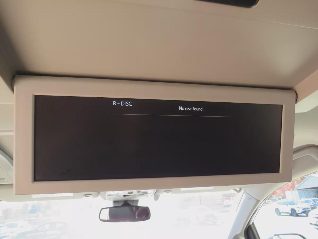 2019 Toyota Sienna SE | LOW KMS | FWD | Automatic | 8-Passenger | Alloy Wheels | Leather Seats | Heated Seats | Climate Control | Apple CarPlay Photo